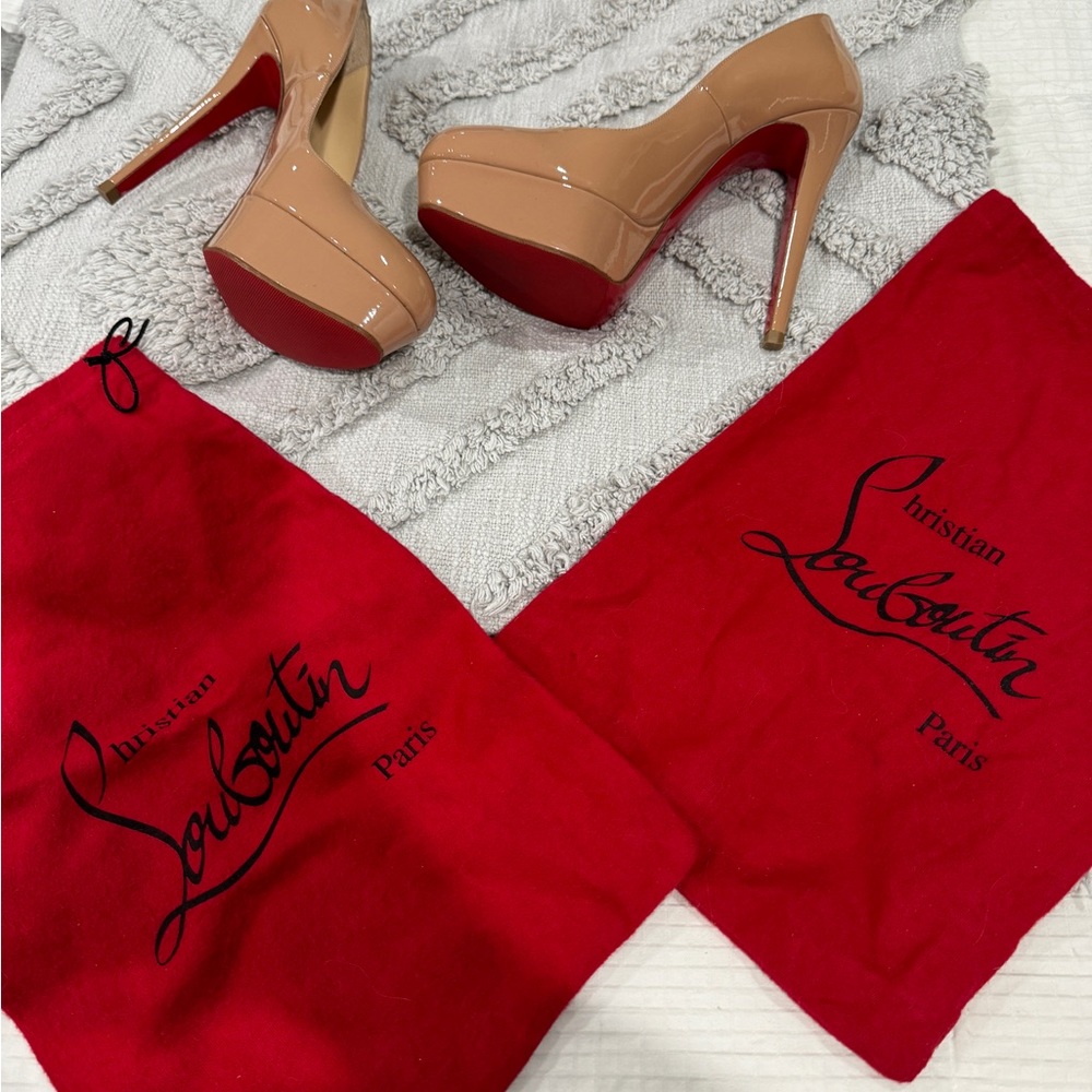 Loubutini beige heels in perfect condition